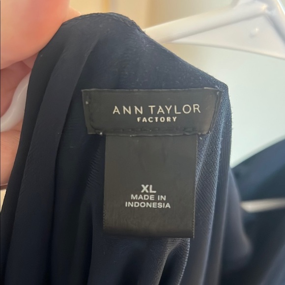 Ann Taylor Navy Blue Blouse Flutter Sleeve and Tie Back Size XL - Picture 5 of 5